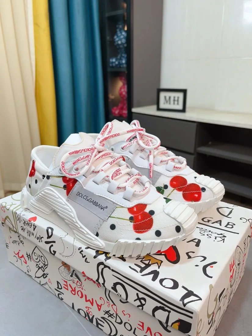 Men's men's shoes💰440🌹🌹New Dolce & Gabbana/DG heavy industry series, new casual fashion shoes👟Simple and elegant style, fashionable and exclusive👑Fashionable and generous. Original breathable cotton + hand-painted craftsmanship, comfortable breathable lining. Exquisite luxury, super A level! Compared with the genuine product at the counter, the version is no worse at all💕Size: 35-46